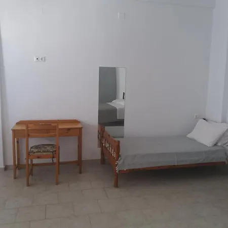 George - Near The Apartment Matala (Crete)